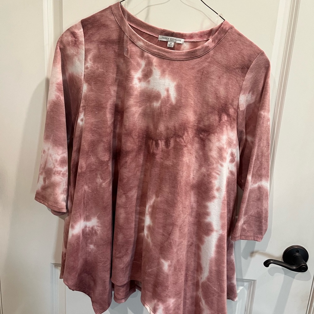 2 Green envelope tye dye tops